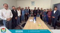 Câmara Municipal realiza reunião com representantes do SINSEZMAT e Comissão dos Professores sobre o Projeto de Lei nº 20/2026.